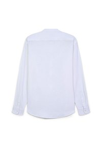 Camicia bianca a maniche lunghe, con schiena dritta e orlo arrotondato, polsini con bottoni, linee pulite e una texture morbida.