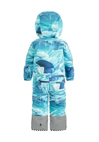 Mono aislante azul con diseños de oso polar y hielo, que cuenta con capucha, mangas largas y acentos grises en los tobillos.