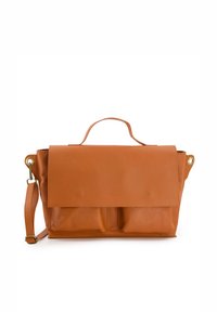 Sac messager en cuir tan avec fermeture à rabat, poignée supérieure et bandoulière amovible. Dispose de deux poches avant et d'accents en métal doré.