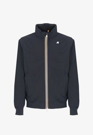 Giacca a vento navy con colletto alto, chiusura con zip, polsini elasticizzati e un piccolo logo sul petto. Presenta tasche laterali e una texture liscia.