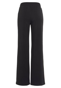 Schwarzweite Beinform Hose aus weichem Stoff, mit einem elastischen Bund und einer glatten Textur ohne sichtbare Muster oder Akzente.