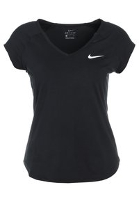 Camiseta deportiva de manga corta y escote en V negra Nike Dri-FIT con el logo en blanco de swoosh de Nike en el lado izquierdo del pecho.