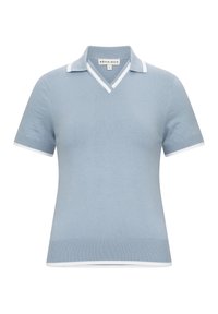 Jasnoniebieska, krótko rękawowa koszulka polo z dekoltem w serek oraz białymi akcentami na kołnierzyku i rękawach. Wykonana z miękkiego materiału dzianinowego.