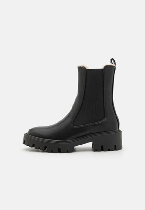 ONLBETTY BOOT - Puszābaki ar platformu - black