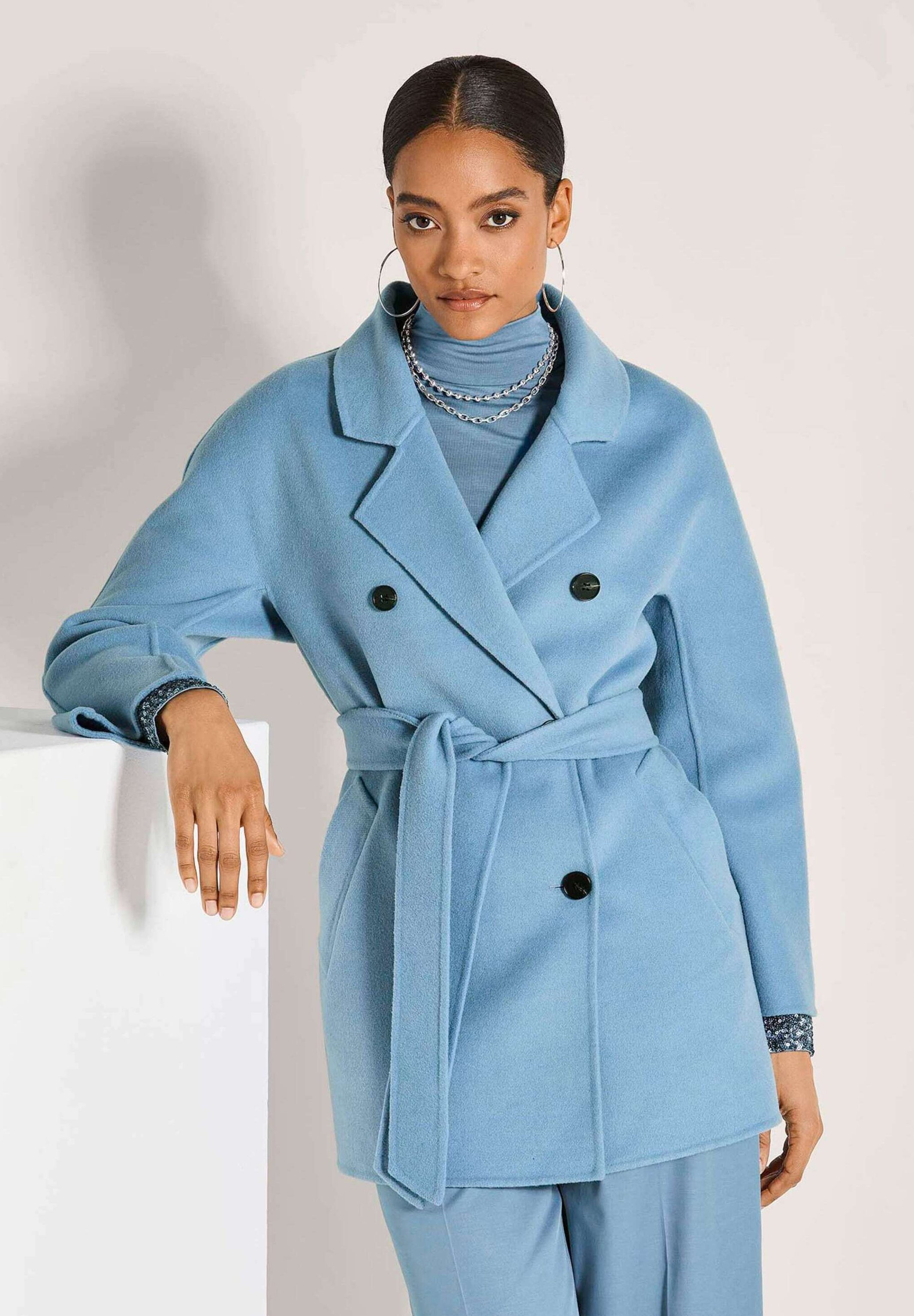 MADELEINE MIT REVERSKRAGEN - Short coat - glacier blue/light blue