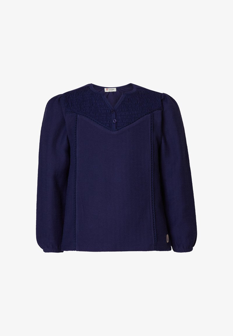 Navy blauwe blouse met lange mouwen en een smockontwerp bij de hals, ronde halslijn en knoopsluiting. Zachte textuur met een relaxed fit.