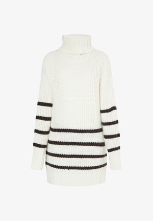 Fehér kötött pulóver magas garbóval, vízszintes sötétbarna csíkokkal, bordázott mandzsettákkal és laza szabással.