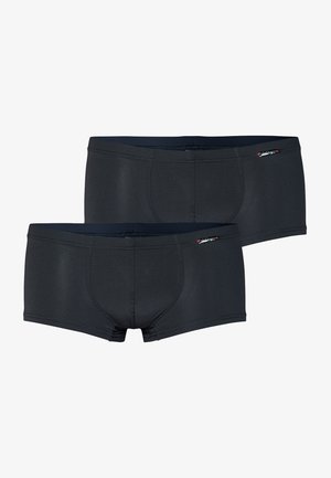 Zwei Paar dunkelgraue Boxershorts mit geripptem Material und elastischem Bund, mit einem kleinen Logo auf dem vorderen Bund.