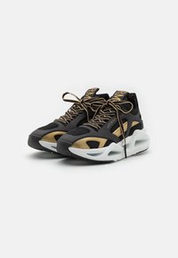 EA7 Emporio Armani INFINITY CAGE UNISEX - Sapatilhas - triple black/gold