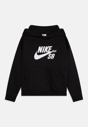 Sort hættetrøje lavet af blødt stof, med stort hvidt Nike-logo og "SB" i kontrastfarvet tryk på forsiden. Inkluderer kængurulomme.