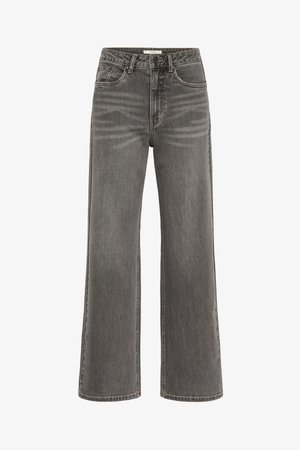 Tummanharmaat, korkeavyötäröiset leveälahkeiset farkut. Niissä on vyölenkit, nappisuljenta ja hienovarainen kulutuksen vaalentuma kankaassa.