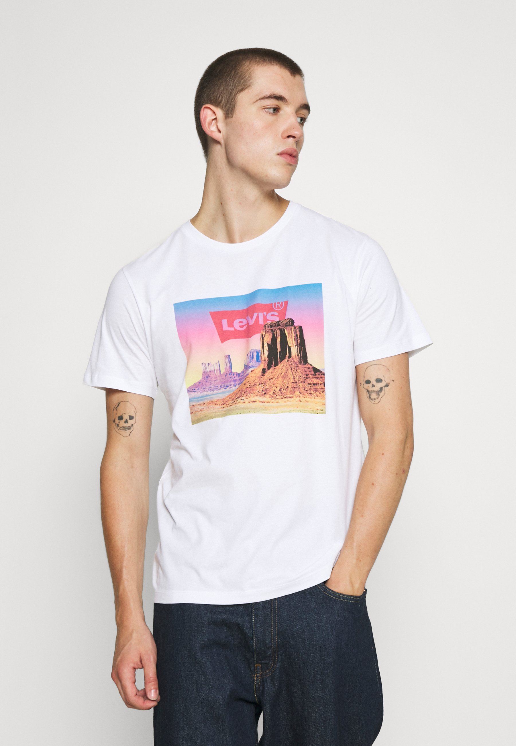 graphic crewneck tee