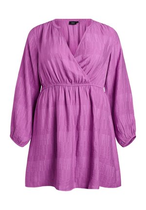 Lilla ümbrismantel pikkade puff-varrukatega, tekstuurse kangaga ja elastse vöökohaga, sügava V-kaelusega, mis tagab mugava sobivuse.