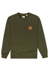 Olivengroene trui met ronde hals, geribbelde boorden en een klein oranje- en crèmekleurig geborduurd embleem op de borst. Zachte stoftextuur.