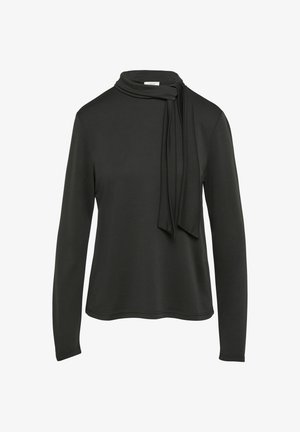 Czarna bluzka z długim rękawem z drapowanym detalem w okolicy dekoltu. Wykonana z gładkiego materiału, o dopasowanym kroju i okrągłym dole.