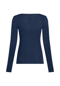 Marineblauwe fitted sweater met lange mouwen en een brede bootnecklijn, getoond vanuit de achterkant op een witte achtergrond.