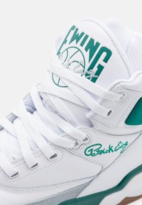 Patrick Ewing 33 HI COUNTRY CLUB UNISEX - Augsti sporta apavi - white/dark green