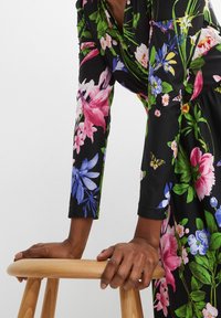 bonprix Vapaa-ajan mekko - black