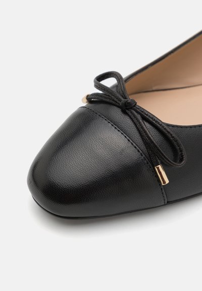 Stuart Weitzman SLEEK BOW FLAT - Klassischer Ballerina - black