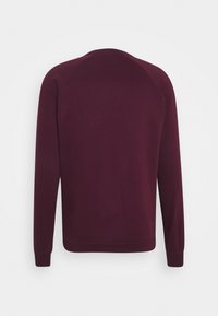 Sweat-shirt à manches longues couleur bordeaux foncé avec col rond, vu de dos, avec poignets et ourlet côtelés.