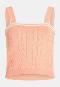 Dzianinowy crop top w miękkim różowym kolorze z wzorem w warkocze, z szerokimi ramiączkami i kontrastującym białym prążkowanym paskiem przy dekolcie oraz u dołu.