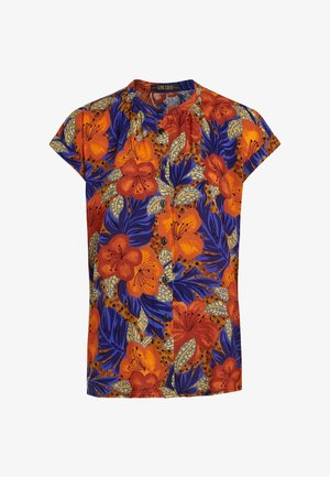 Koszula na guziki z krótkim rękawem, ozdobiona dużymi pomarańczowymi kwiatami, niebieskimi liśćmi i beżowymi liśćmi na brązowym tle.