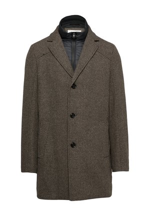 Brauner Texturmantel mit Fischgrätenmuster. Er hat ein schwarzes Innenfutter, Reverskragen und vier schwarze Knöpfe auf der Vorderseite.