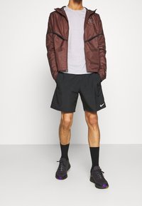 Nike Performance Veste de running - dark red