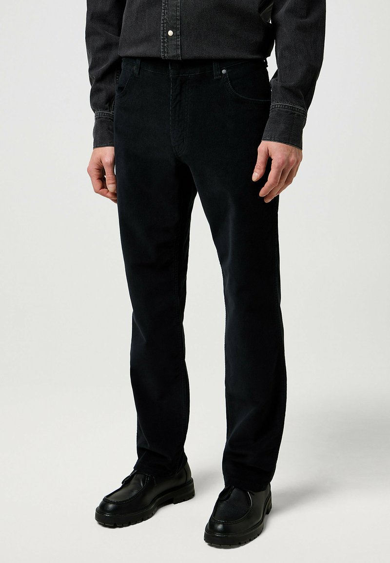Wrangler GREENSBORO - Vaqueros rectos - anthracite