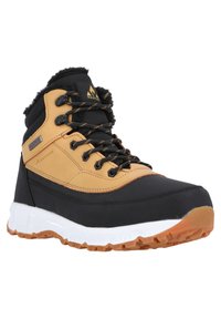 Botas impermeables en marrón y negro con un upper texturizado, cuello acolchado y suela de goma con patrones de tracción. Cordones negros y detalle del logo.