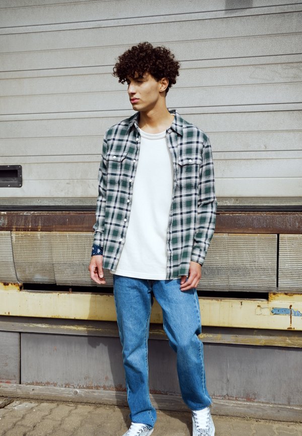 551Z™ AUTHENTIC STRAIGHT - Relaxed fit jeans - medium indigo stonewash2