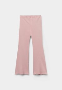 Pantalones acampanados de color rosa con textura de canalé y cintura elástica. Presentan una textura sutil y dobladillo con puntillas en la parte inferior de cada pierna.