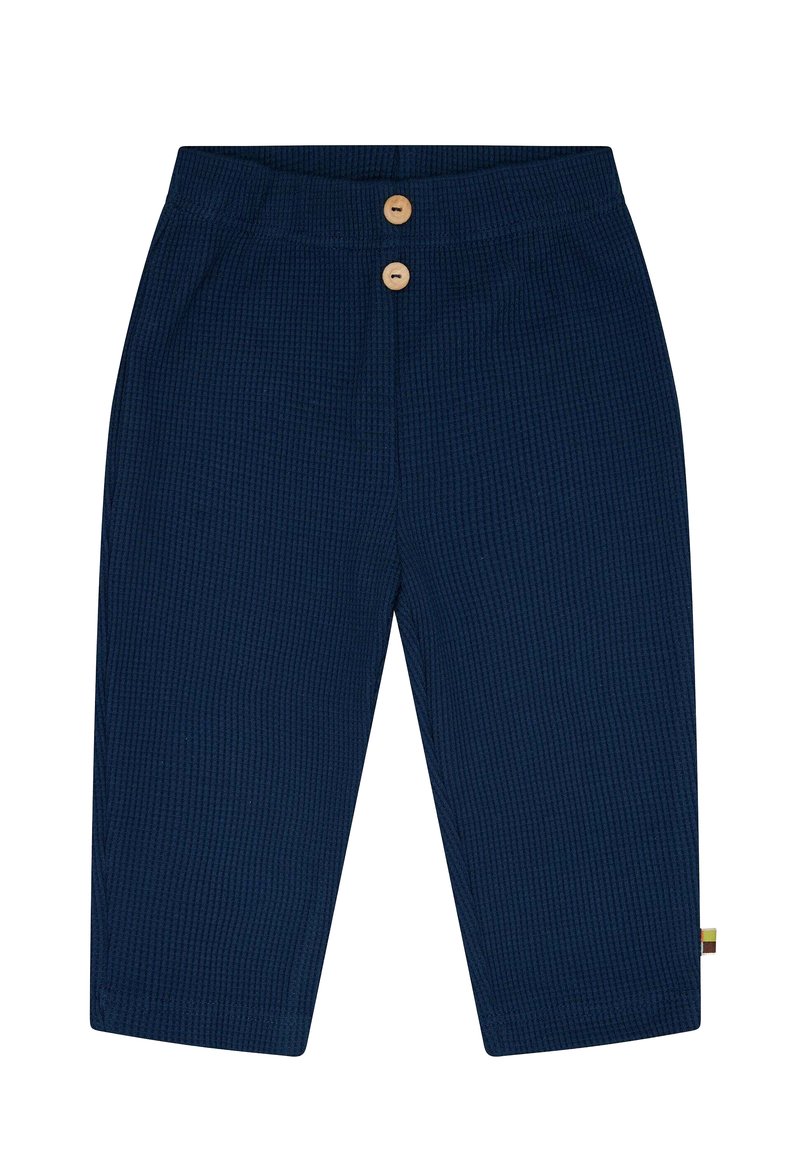 Marineblauwe, textuurstof broek met twee houten knopen aan de taille en een rechte pijpdesign. Geen zichtbare zakken.