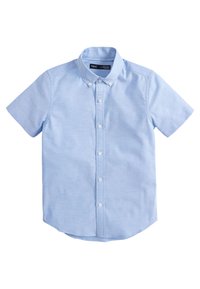 Camisa de botones de manga corta en azul claro, hecha de una tela suave, con un cuello clásico, tapeta delantera con botones blancos y dobladillo redondeado.