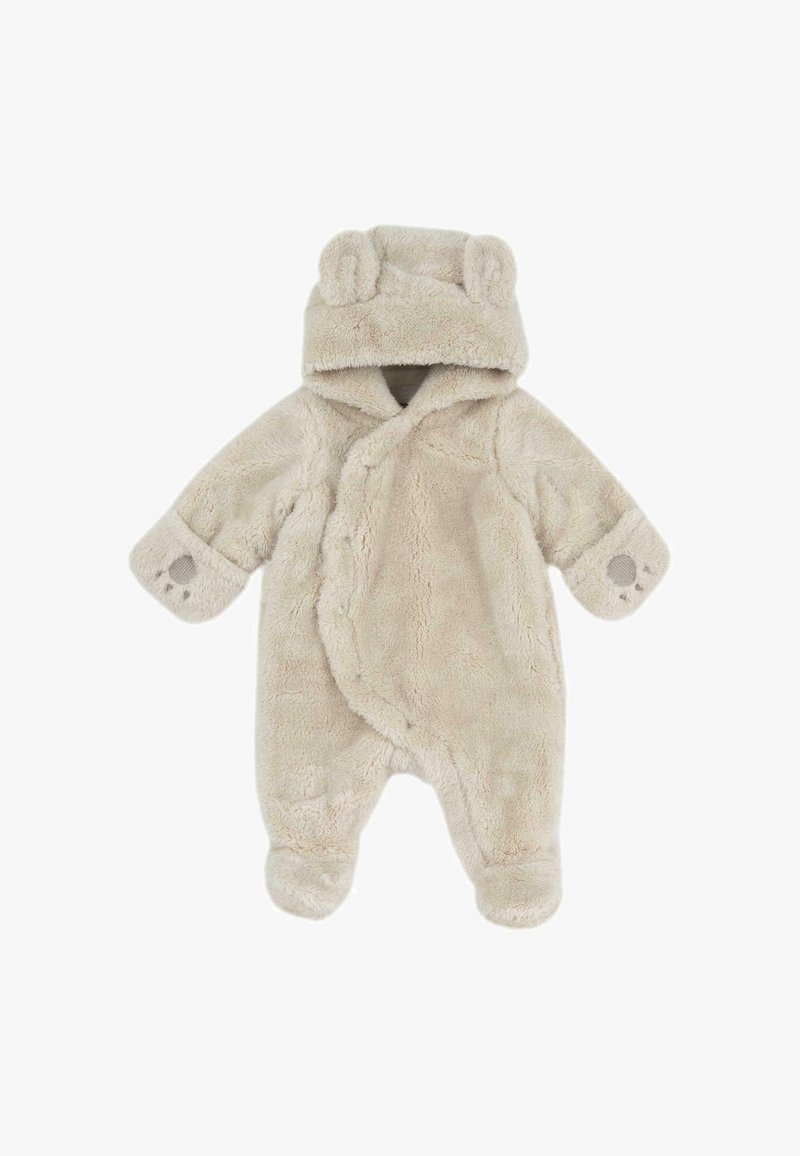 Combinaison bébé beige en peluche avec capuche présentant des oreilles d’ours et des empreintes de pattes sur les poignets, conçue pour la chaleur et le confort.