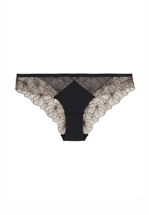 String en dentelle noire avec des motifs floraux sur les bords, et un panneau central noir uni. Détails délicats avec un petit accent.