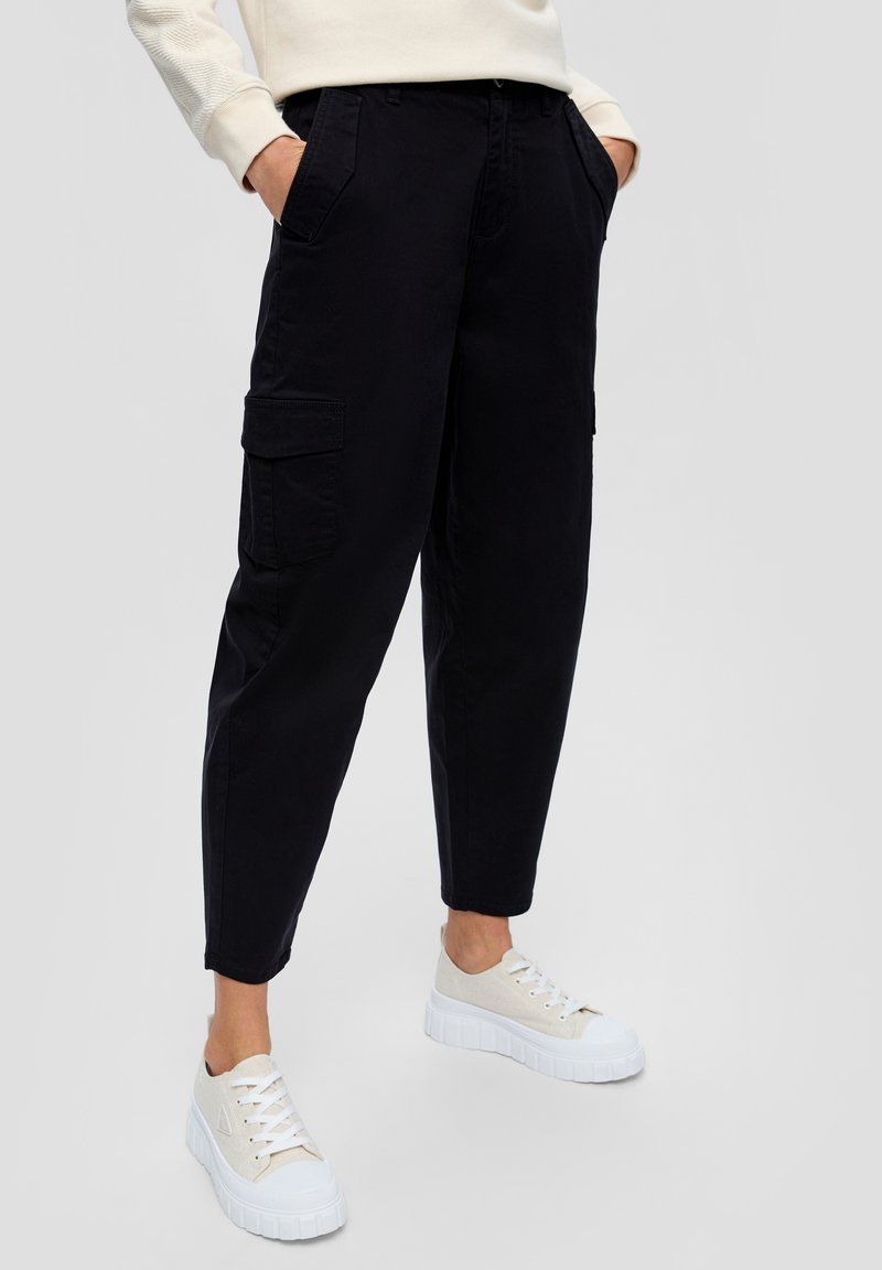 s.Oliver MIT SUPER HIGH WAIST - Cargohose - schwarz