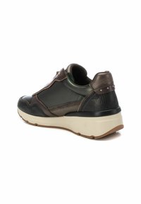 Carmela Zapatillas - kakhi