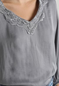 JDY Bluse - grey