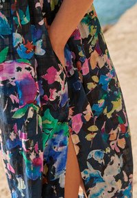 Next TEXTURED VOLUME REGULAR FIT - Maxi šaty - navy blue floral