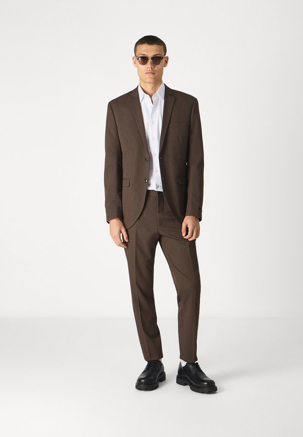 JPRFRANCO  - Suit - mulch3