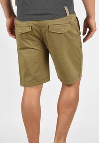 INDICODE JEANS IDABBEY - Shorts - amber
