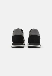 Armani Exchange LACE UP  - Tenisice - black/iron