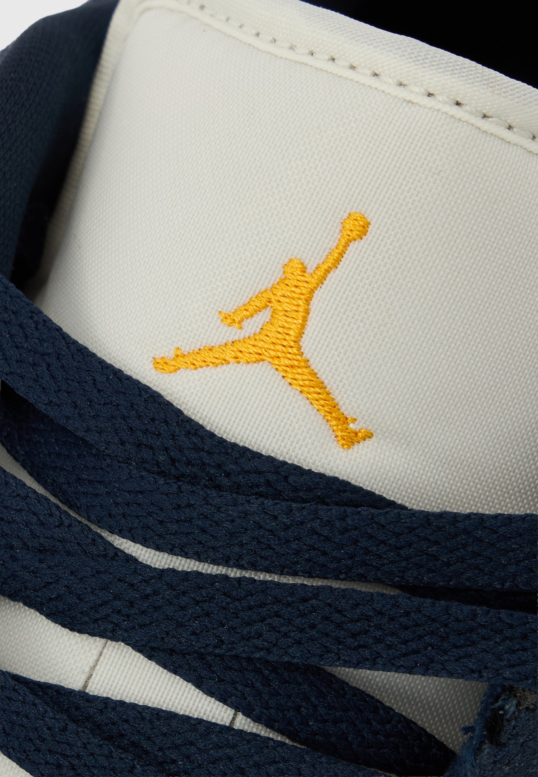 aj1 university gold low