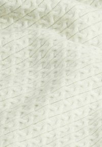 Tissu texturé vert clair présentant un motif de diamants en relief et de rainures horizontales, composé d'un matériau doux et moelleux.