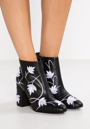 High Heel Stiefelette - black