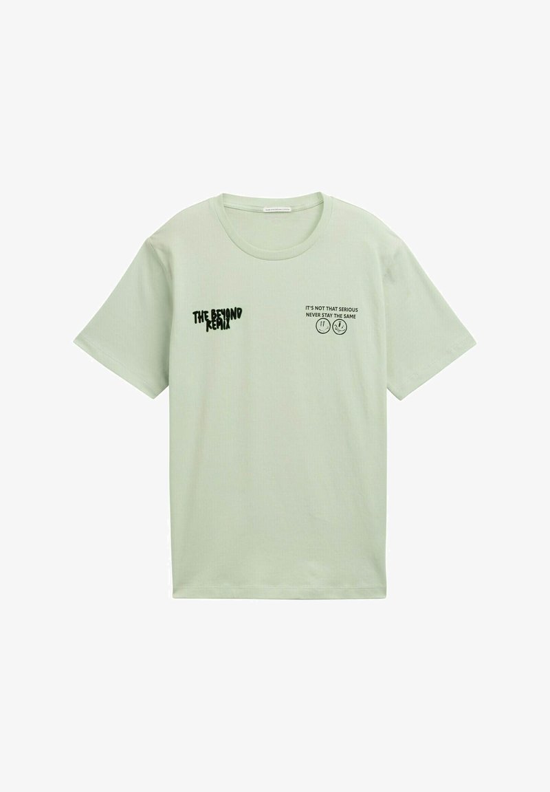 Svetlozelena bombažna majica s kratkimi rokavi, z črnimi napisi na sprednji strani. Okrogla izreza in ohlapen kroj.