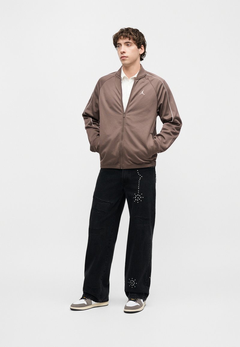Jordan TRICOT TRACK - Sportovní bunda - olive grey/sail