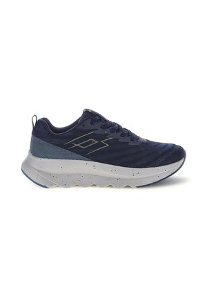 Scarpa sportiva blu scuro con suola bianca spessa e macchiata e logo geometrico argentato sul lato, vista dal lato esterno.