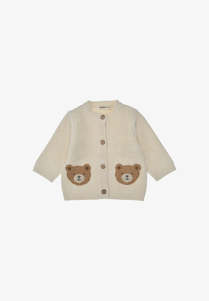 Cremefarbener gestrickter Baby-Cardigan mit langen Ärmeln, Holzknöpfen und zwei braunen Bären-Gesichtspatches auf den vorderen Taschen.